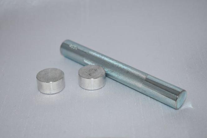 Hovedbilde stempel til montering av magnetlås 