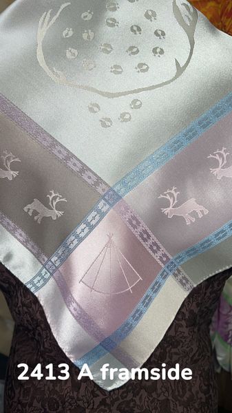 2413 A Låavtege lijnie / lavvosjal Lysgrå 